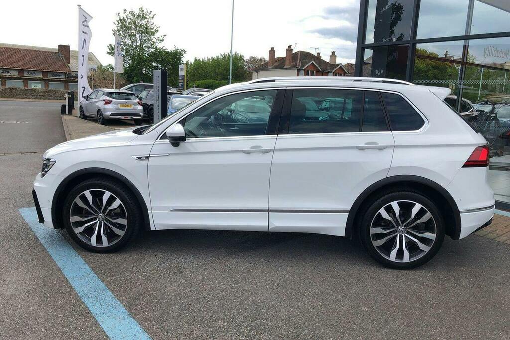 Volkswagen Tiguan 2.0 Tdi R-line Tech Suv Dsg 4Motion GX19ZFB White #6