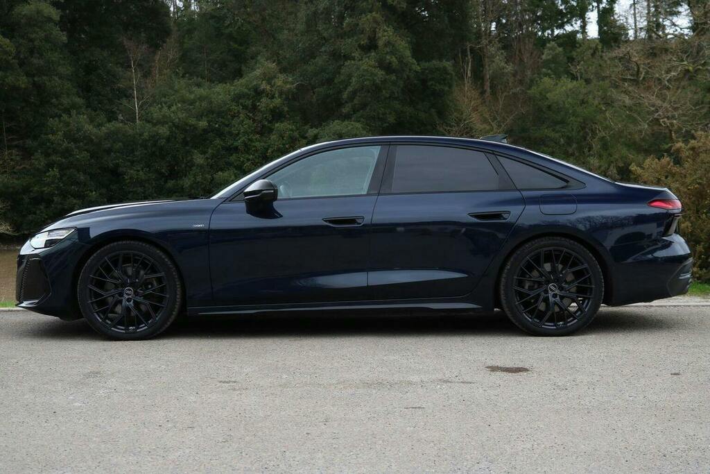 Audi A6 Saloon 2.0 E Hybrid 25.9Kwh Launch Edition Saloon Pet WL25FYF Blue #6