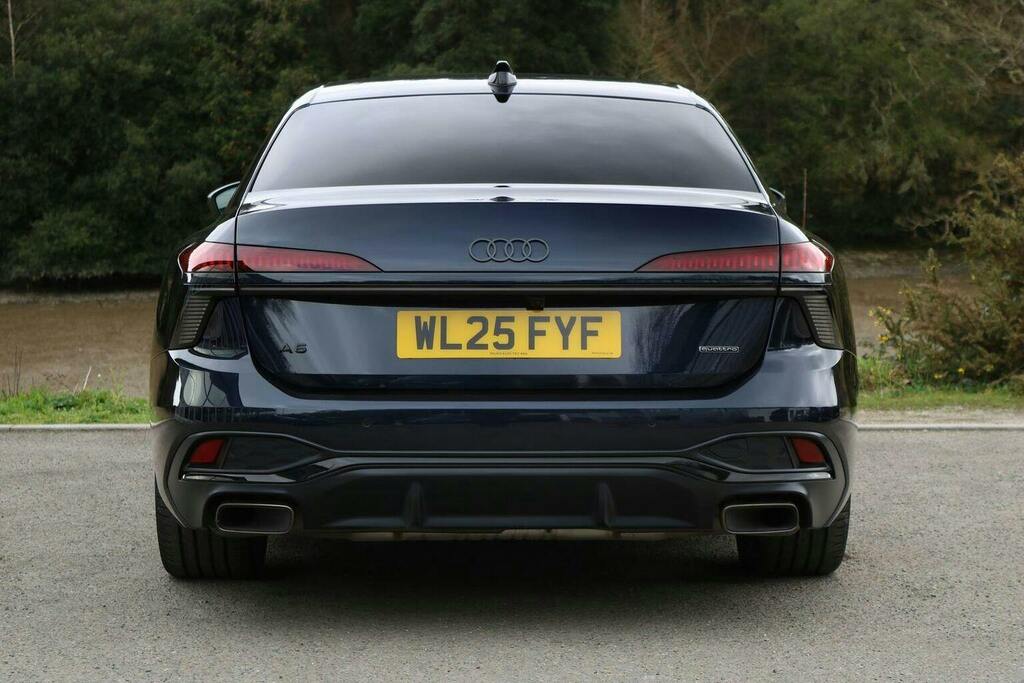 Audi A6 Saloon 2.0 E Hybrid 25.9Kwh Launch Edition Saloon Pet WL25FYF Blue #4