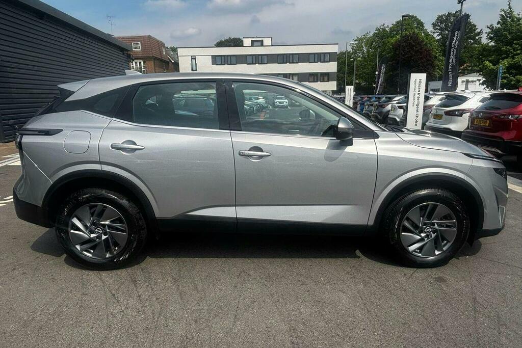 Nissan Qashqai 1.3 Dig T Mhev Acenta Premium Suv Hybri WO74CNN Silver #2