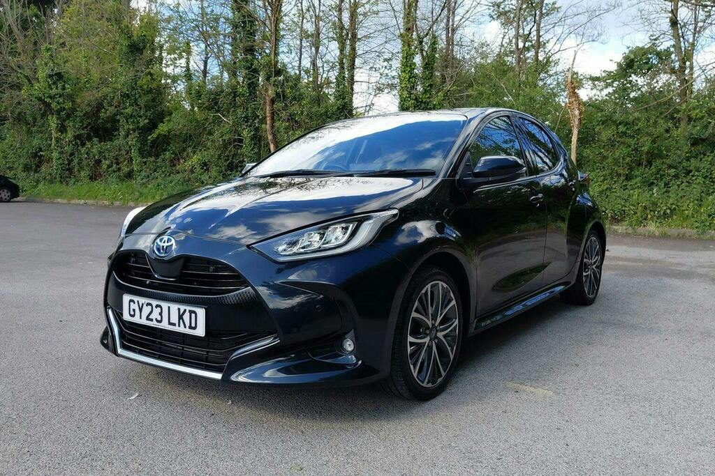 Toyota Yaris 1.5 Vvt H Excel Hatchback Hybrid E Cvt GY23LKD Black #3