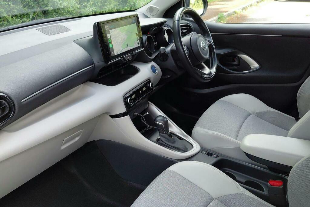 Toyota Yaris 1.5 Vvt H Excel Hatchback Hybrid E Cvt GY23LKD Black #5