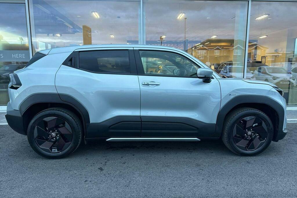Toyota Urban Cruiser 61Kwh Design Suv GV75XNB Black #2
