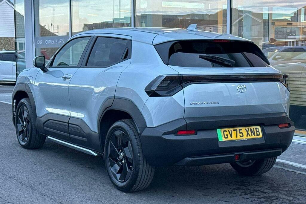 Toyota Urban Cruiser 61Kwh Design Suv GV75XNB Black #5