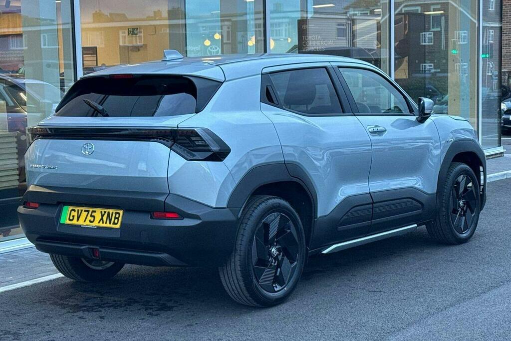 Toyota Urban Cruiser 61Kwh Design Suv GV75XNB Black #3