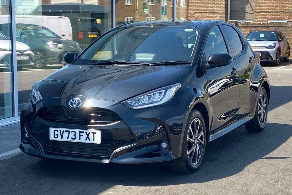 Toyota Yaris 1.5 Vvt H Design Hatchback Hybrid E Cvt GV73FXT Black #3