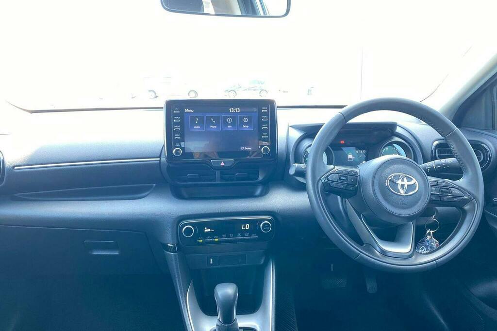 Toyota Yaris 1.5 Vvt H Design Hatchback Hybrid E Cvt GV73FXT Black #6