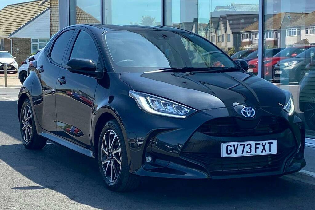 Toyota Yaris 1.5 Vvt H Design Hatchback Hybrid E Cvt Black