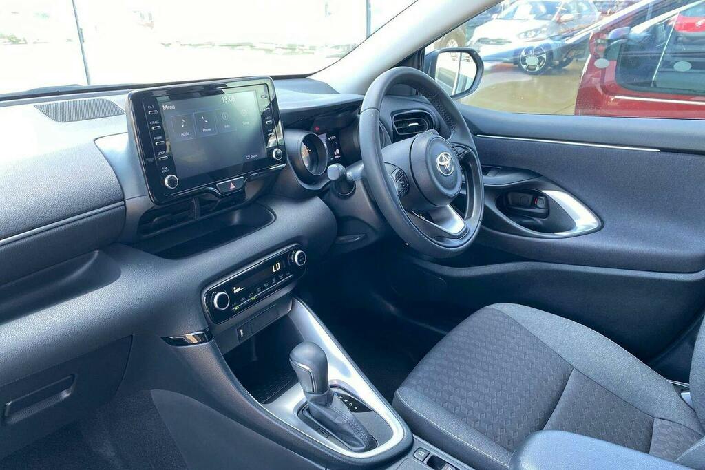 Toyota Yaris 1.5 Vvt H Design Hatchback Hybrid E Cvt GV73FXT Black #5