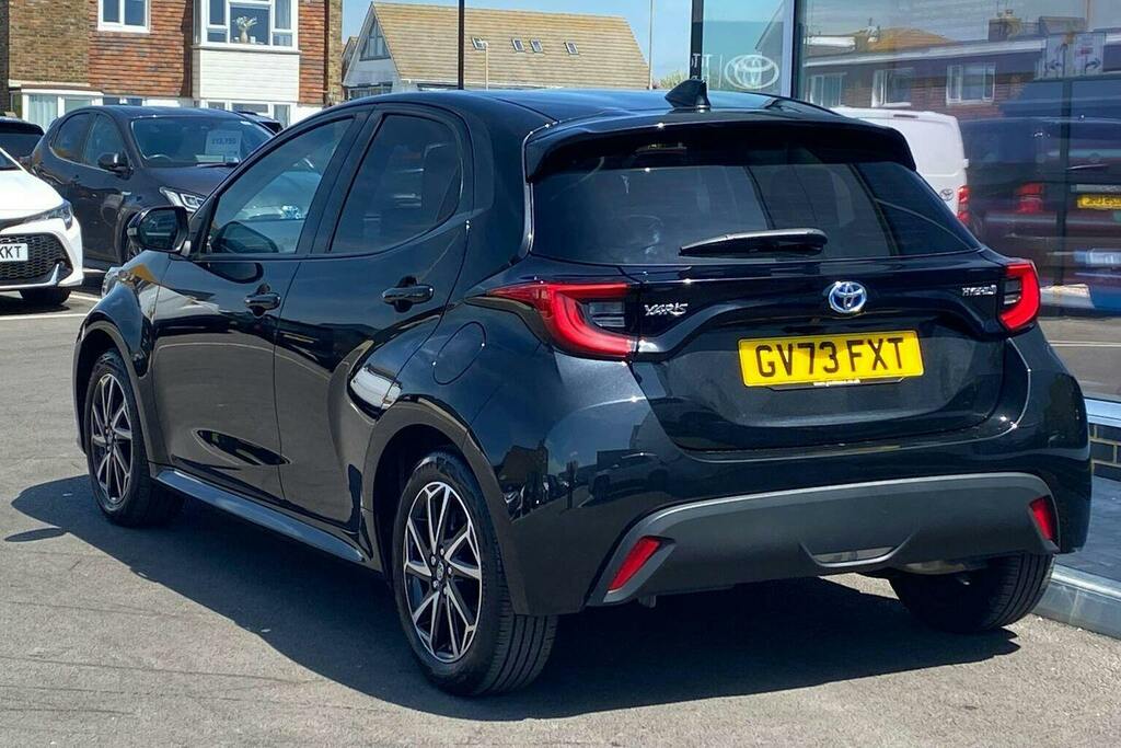 Toyota Yaris 1.5 Vvt H Design Hatchback Hybrid E Cvt GV73FXT Black #4