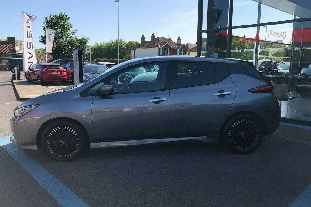 Nissan Leaf 39Kwh Tekna Hatchback BK72RYX Grey #6