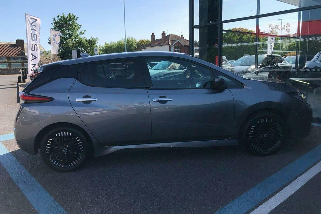 Nissan Leaf 39Kwh Tekna Hatchback BK72RYX Grey #2