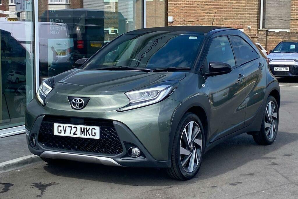 Toyota Aygo X 1.0 Vvt I Exclusive Hatchback X Shift GV72MKG Green #3