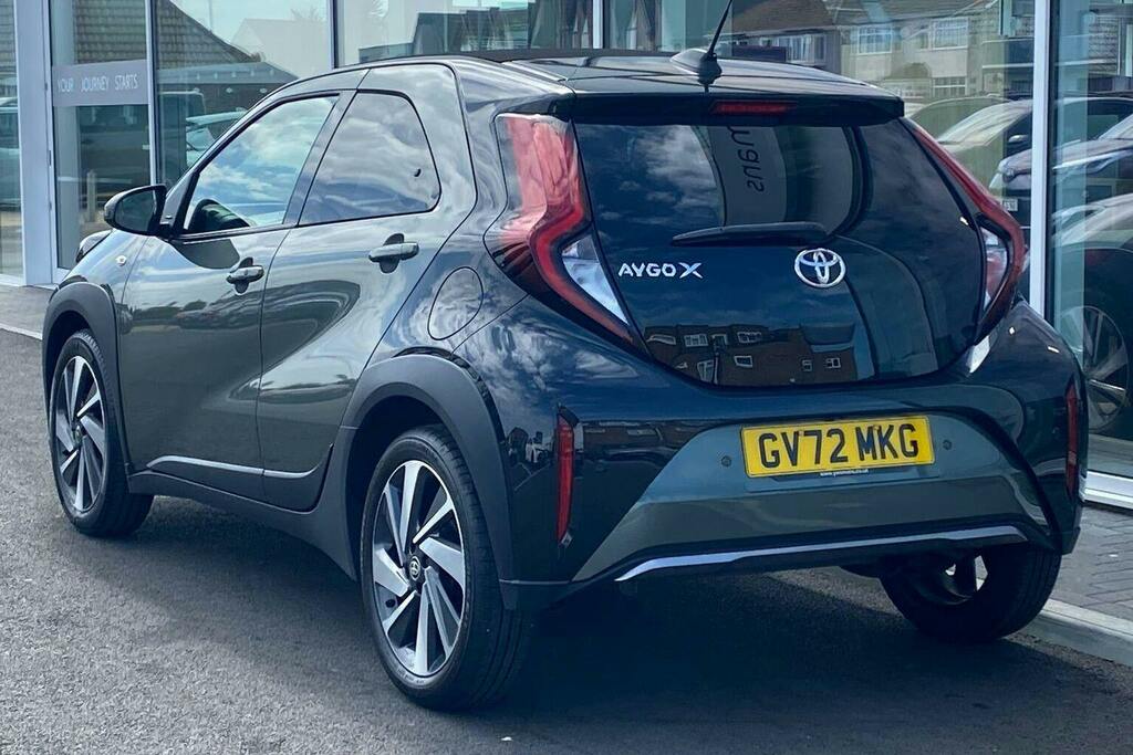 Toyota Aygo X 1.0 Vvt I Exclusive Hatchback X Shift GV72MKG Green #4