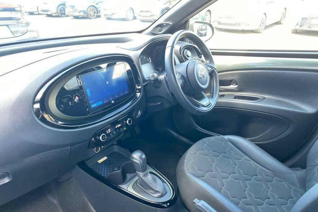 Toyota Aygo X 1.0 Vvt I Exclusive Hatchback X Shift GV72MKG Green #5