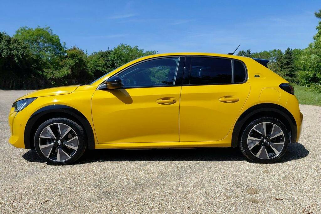 Peugeot e-208 50Kwh Gt Premium Hatchback BD23EEH Yellow #6