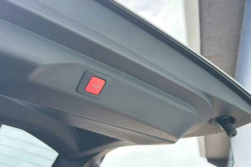 Peugeot 3008 73Kwh Gt Suv KS25HNR Grey #6