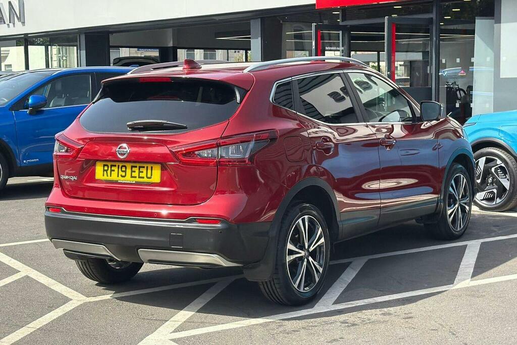 Nissan Qashqai 1.3 Dig T N Connecta Suv RF19EEU Red #3