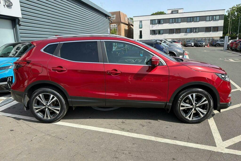 Nissan Qashqai 1.3 Dig T N Connecta Suv RF19EEU Red #2