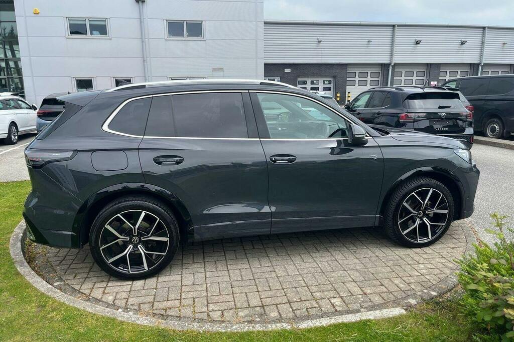 Volkswagen Tiguan 1.5 Etsi Mhev R-line Suv Hybrid Dsg LM24YXR Grey #2
