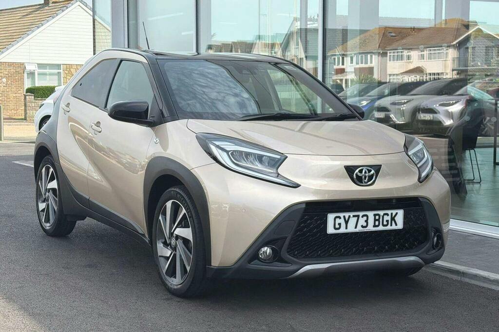 Toyota Aygo X 1.0 Vvt I Exclusive Hatchback Beige