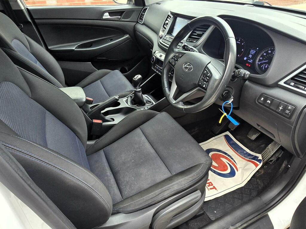 Hyundai Tucson 1.7 Crdi Blue Drive Se Nav Euro 6 Ss 2017 PK17KKB White #2