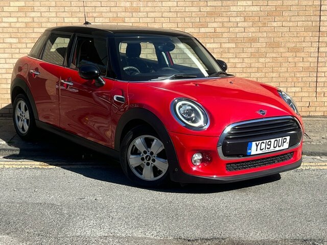 Mini Hatch 2019 1.5 Cooper Classic Hatchback Manua Red