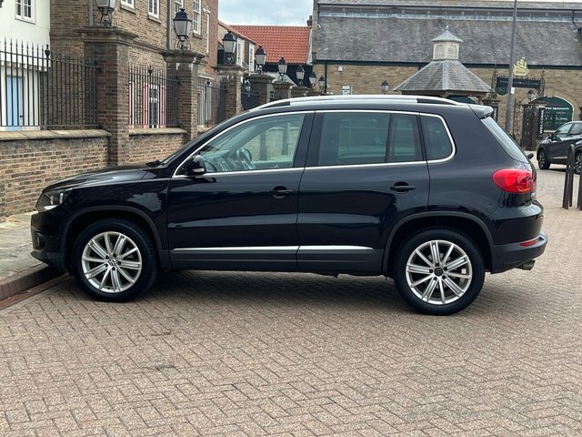 Volkswagen Tiguan 2015 2.0 Tdi Bluemotion Tech Match Edition Suv SM65FME Black #5