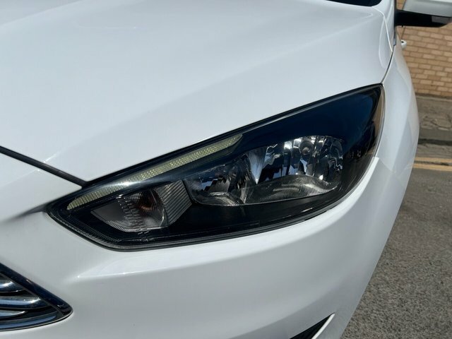 Ford Focus 2017 1.5 Tdci Titanium Hatchback DP17FOM White #4