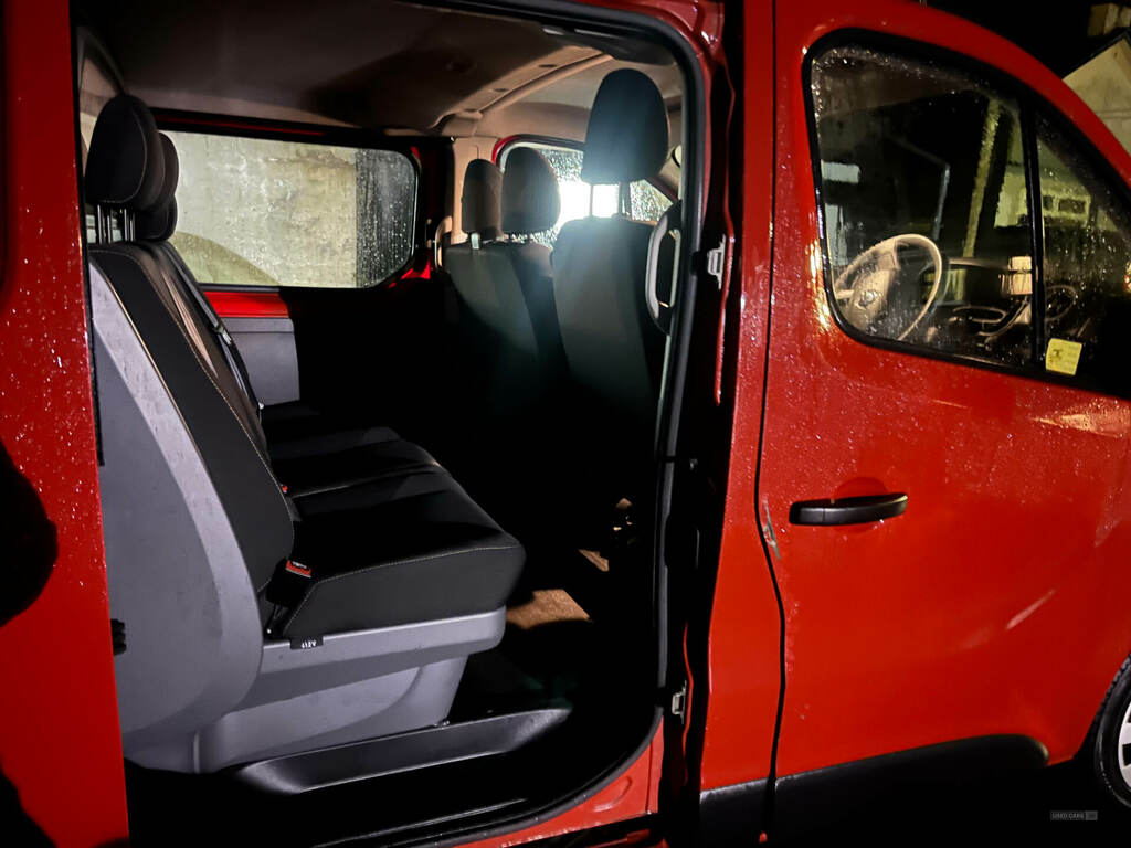 Renault Trafic Ll29dci 115 Business Crew Van Red