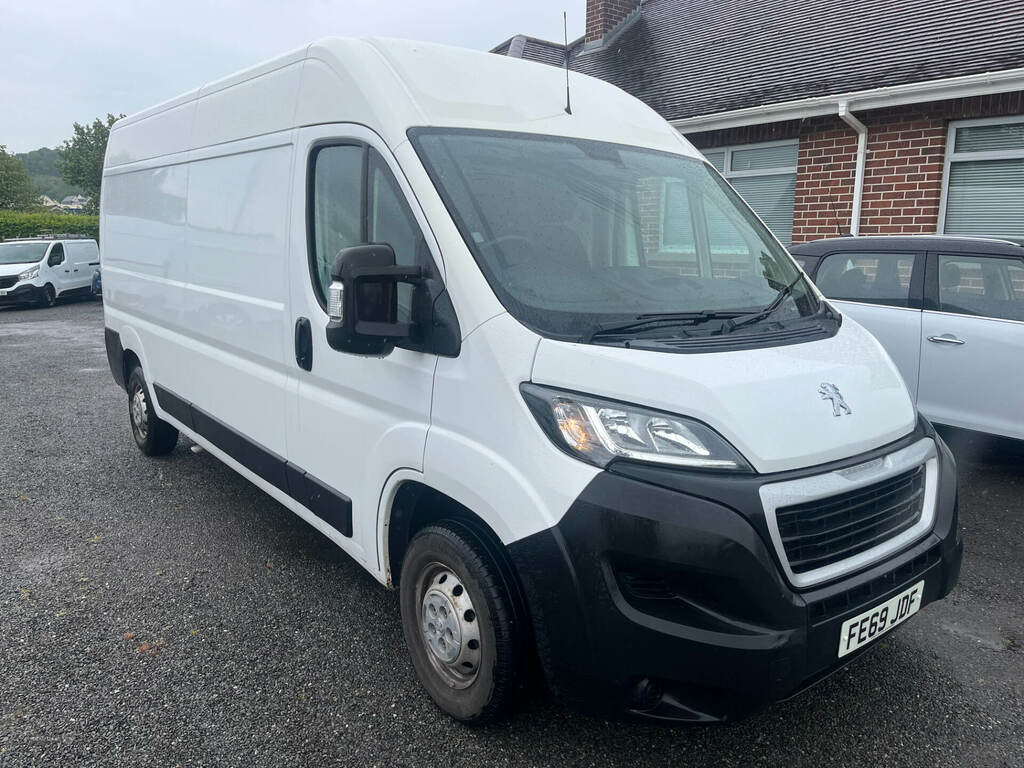 Peugeot Boxer 2.2 Bluehdi H2 Professional Van 140Ps White