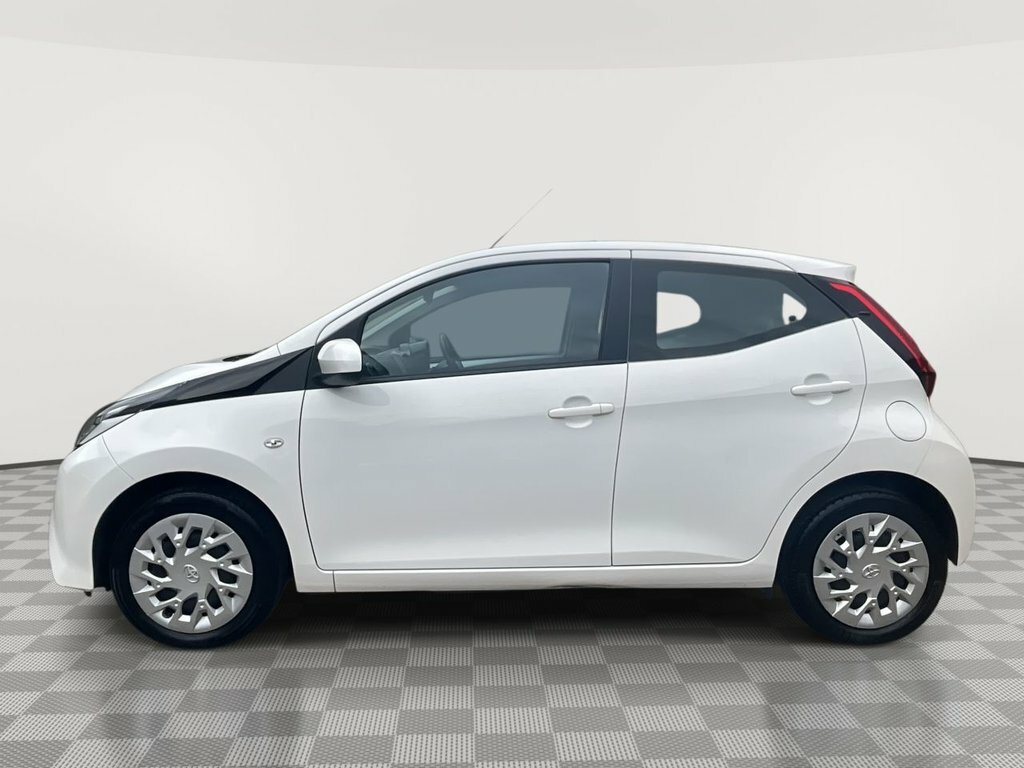 Toyota Aygo 1L X-play AU71XJF White #6