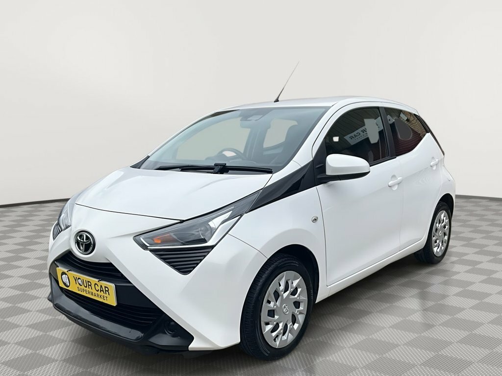 Toyota Aygo 1L X-play AU71XJF White #4