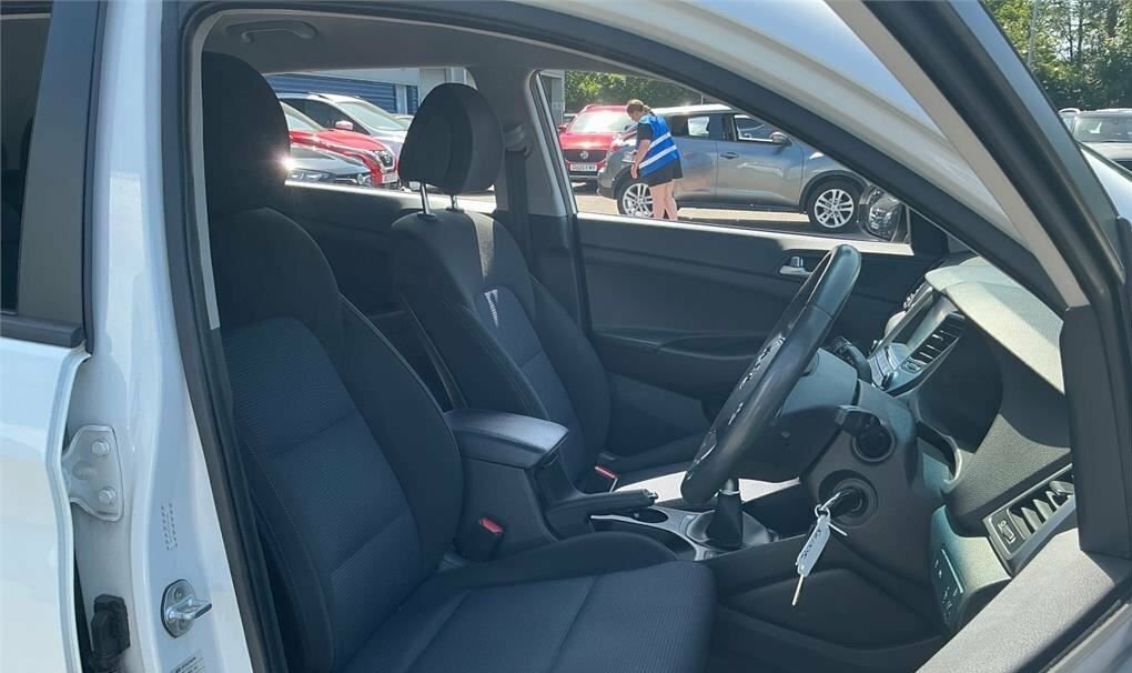Hyundai Tucson 1.6L Se Nav FH65MLL White #6