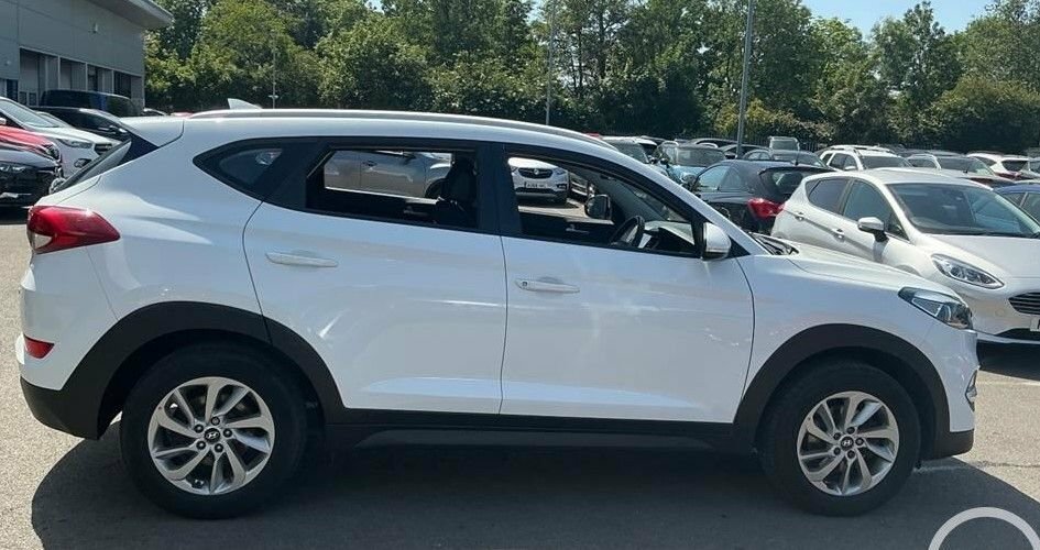 Hyundai Tucson 1.6L Se Nav FH65MLL White #2