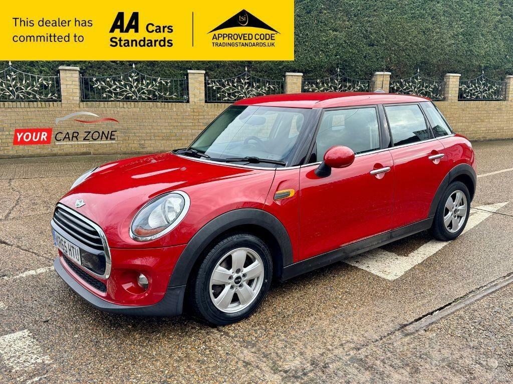 Mini Hatch 1.5 Cooper Hatchback Red