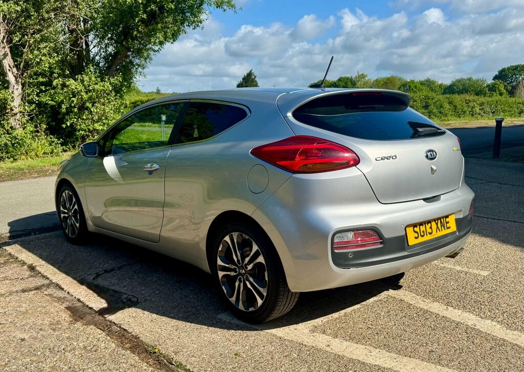 Kia Proceed Hatchback 1.6 Crdi Ecodynamics Se 201363 Orange #24