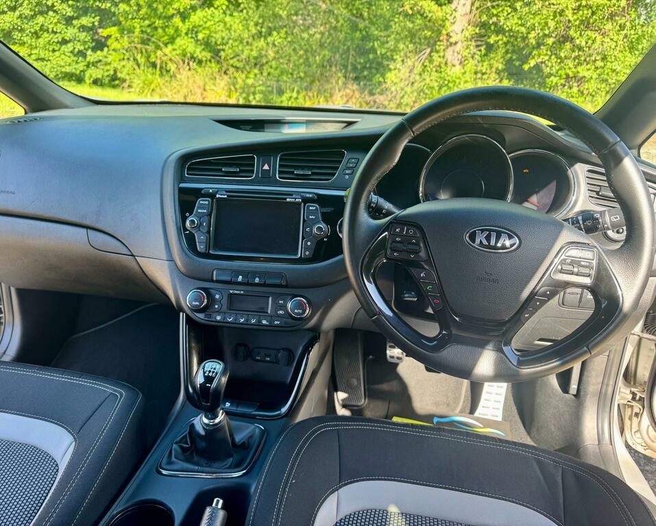 Kia Proceed Hatchback 1.6 Crdi Ecodynamics Se 201363 Orange #54