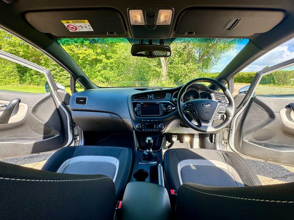 Kia Proceed Hatchback 1.6 Crdi Ecodynamics Se 201363 Orange #37