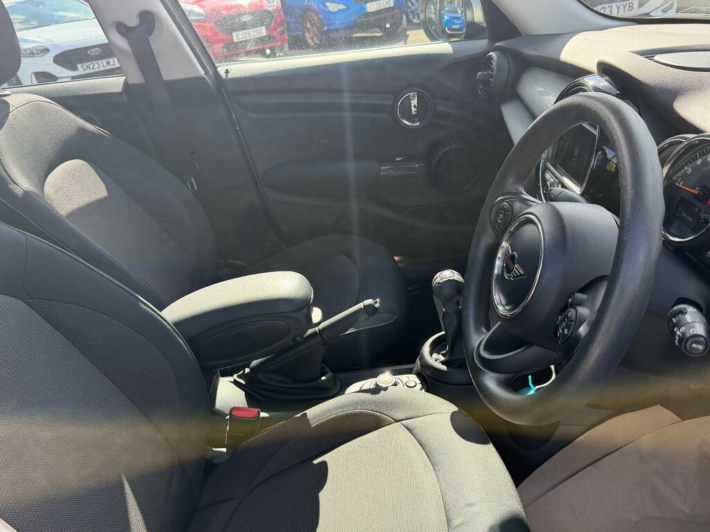 Mini Hatch Cooper Classic 1.5 BM19PFX Silver #2