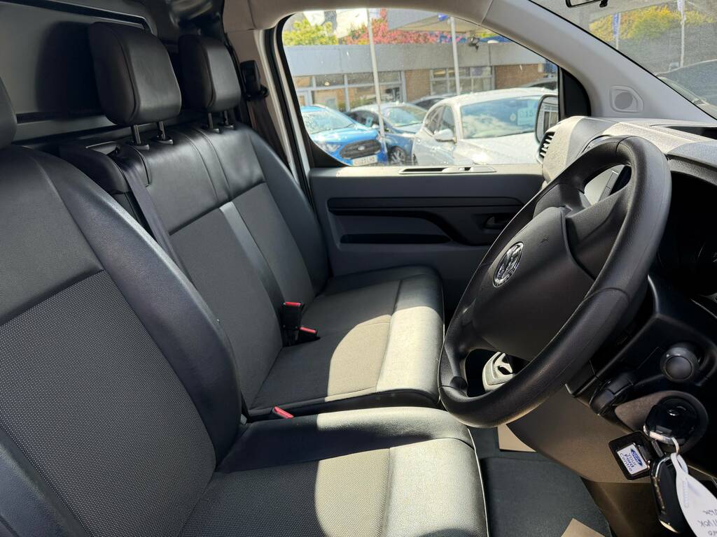 Vauxhall Vivaro 2700 1.5D 100Ps Dynamic L1 DE71VOK White #4