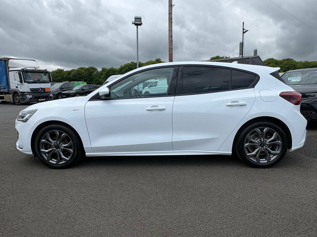 Ford Focus 1.0T Ecoboost St-line Hatchback SB72GKG White #4