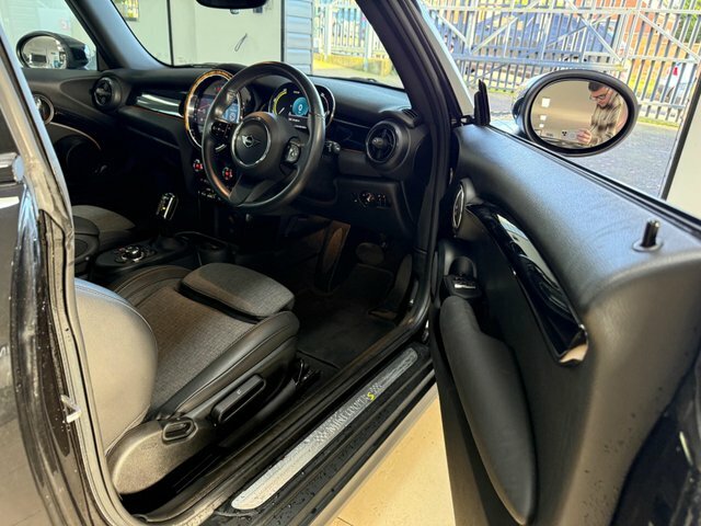 Mini Electric Hatch Cooper Se 32.6Kwh Black