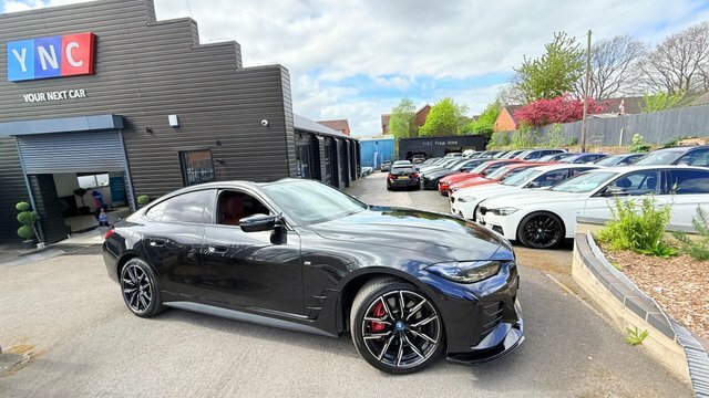 BMW i4 40 83.9Kwh M Sport YK72HSG Black #3