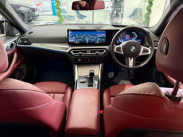 BMW i4 40 83.9Kwh M Sport YK72HSG Black #4