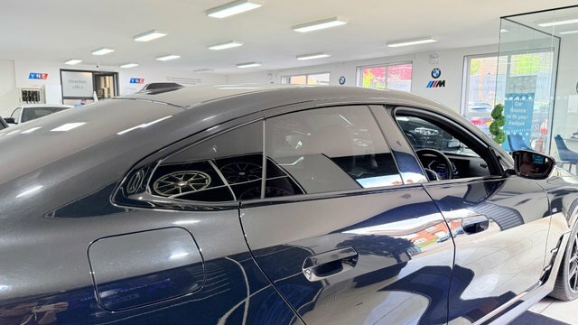 BMW i4 40 83.9Kwh M Sport YK72HSG Black #6