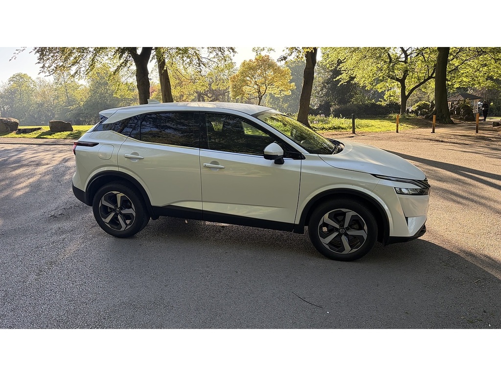 Nissan Qashqai Dig-t Mhev N-connecta White