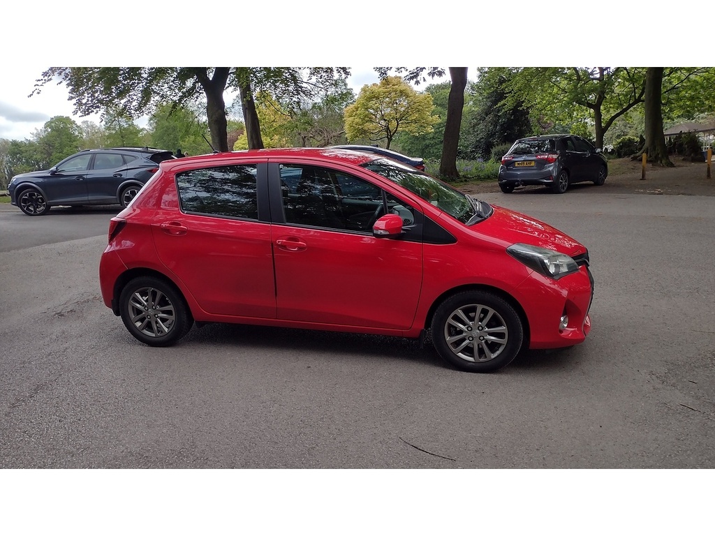 Toyota Yaris Dual Vvt-i Icon Red