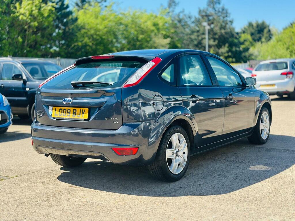 Ford Focus Hatchback 1.6 Style 200909 LO09BJY Grey #4