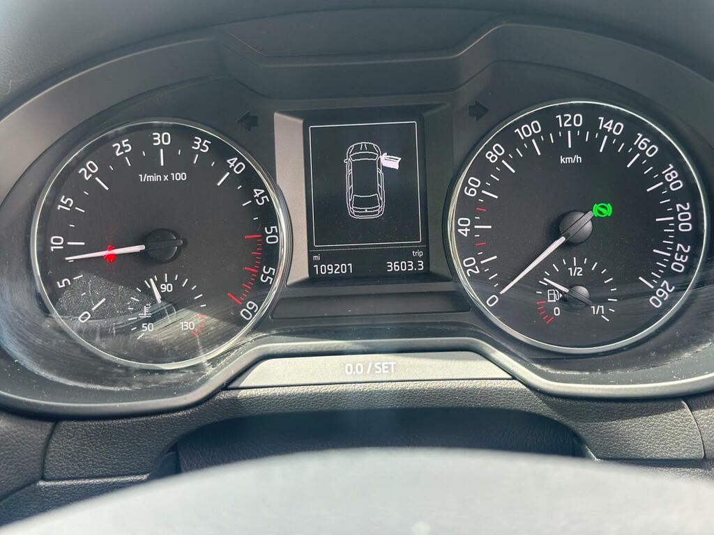 Skoda Octavia Estate 2.0 Tdi Laurin Klement Dsg Euro 5 Ss 5 LM64KZS #5